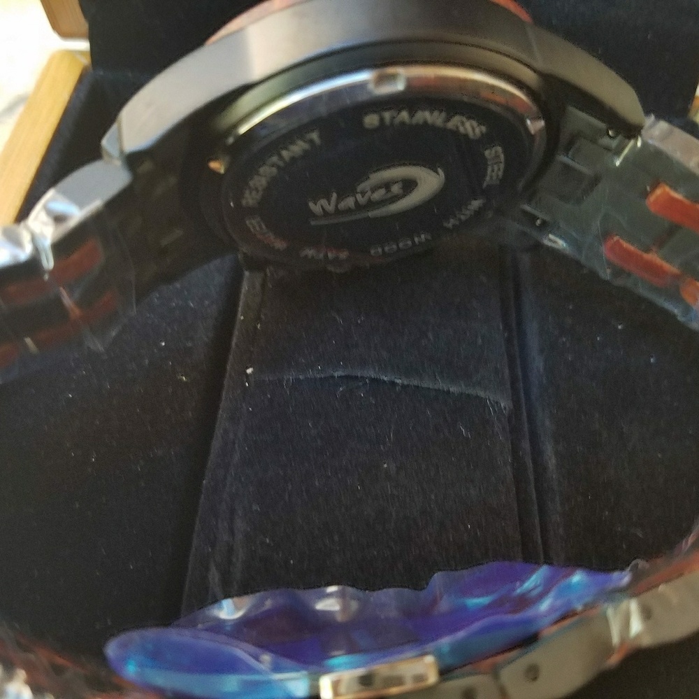 NEW!! Made in USA Waves Men's Watch - Picture 7 of 8